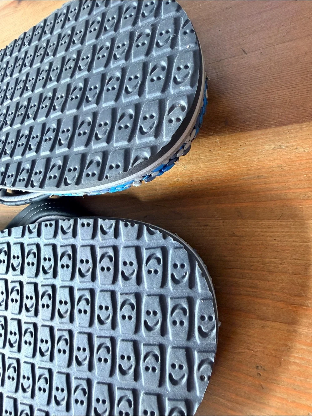 Bubblecush Men's Massage Comfort Flip Flops Spa Beach pebbled Blue Grey size 12